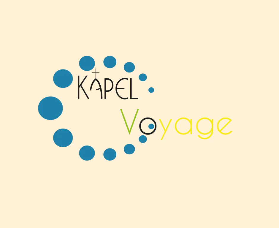 Logo Kapel Voyage : cercle de points bleus et lettrage vert et jaune