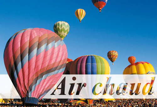 Photomontage « Air chaud » : montgolfières colorées dans un ciel bleu