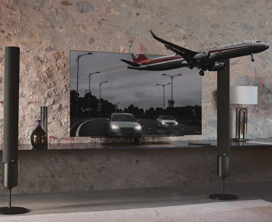 Photomontage : avion sortant d’un écran